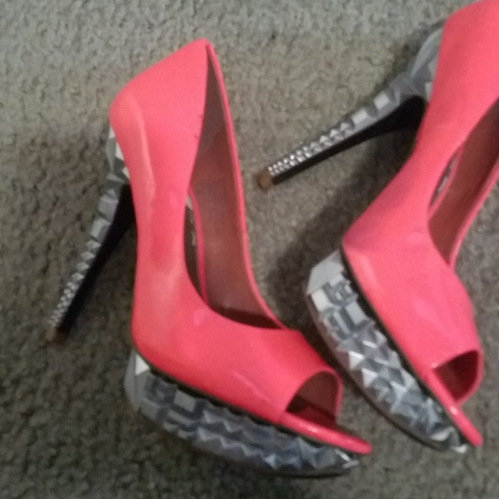 Neon pumps